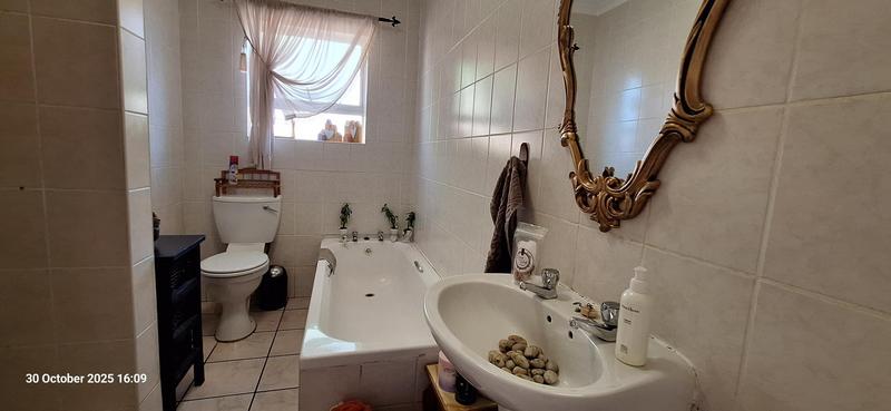 3 Bedroom Property for Sale in Fraaiuitsig Western Cape